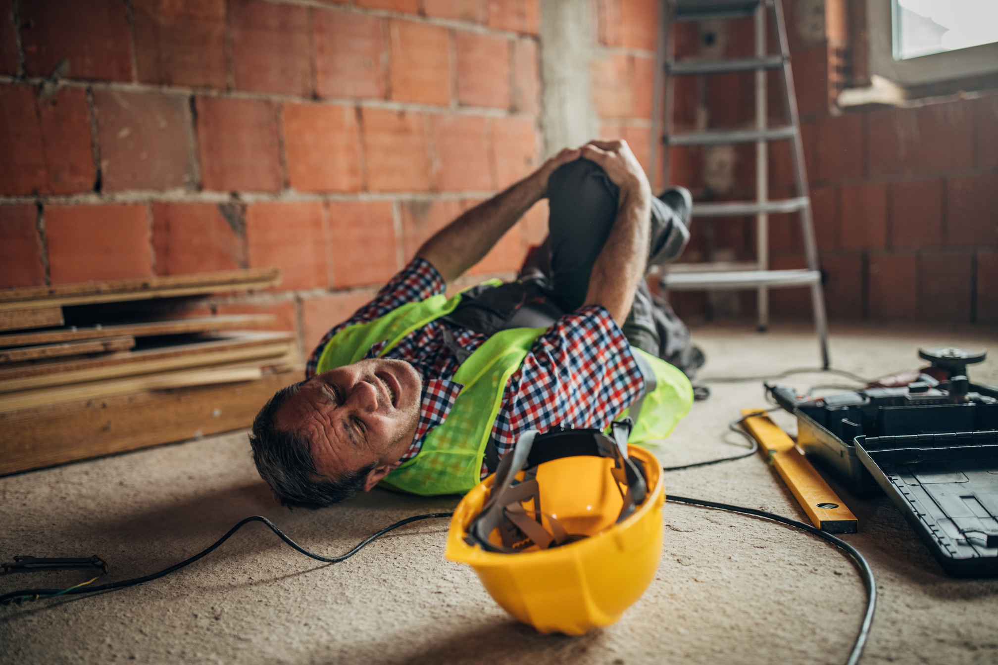 Physical injury to a construction worker's leg in the workplace